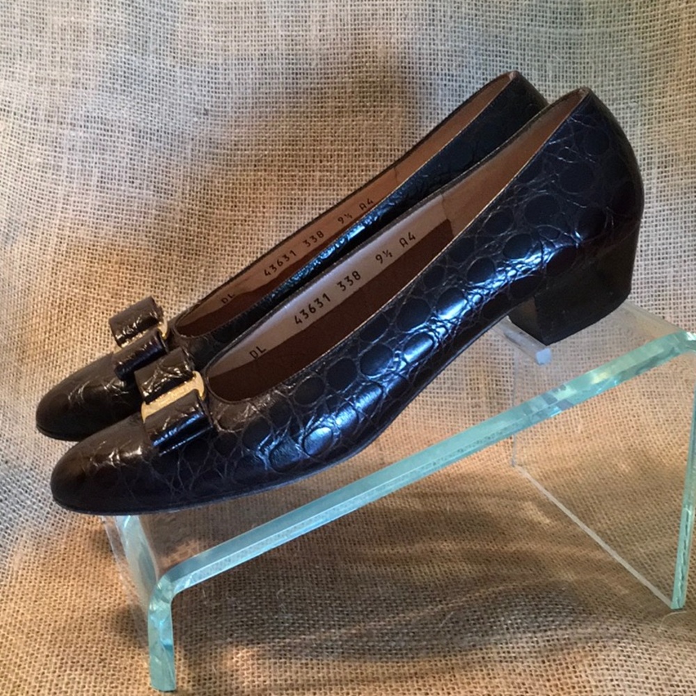 Salvator ferragamo sz.9.5A  brown classic pump